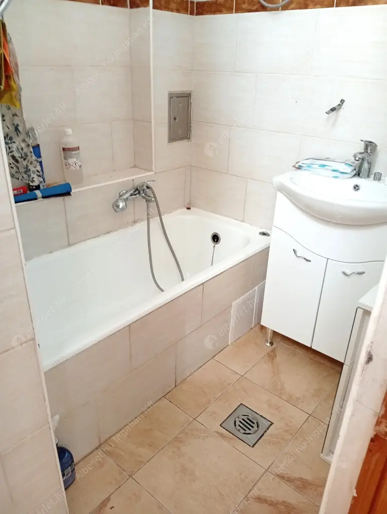 Kiadó albérlet 190000 Ft/hó áron: Budapest, VII. kerület  Nefelejcs utca. Mérete: 28 nm, 1 szobás | Alberlet.hu - 6597290