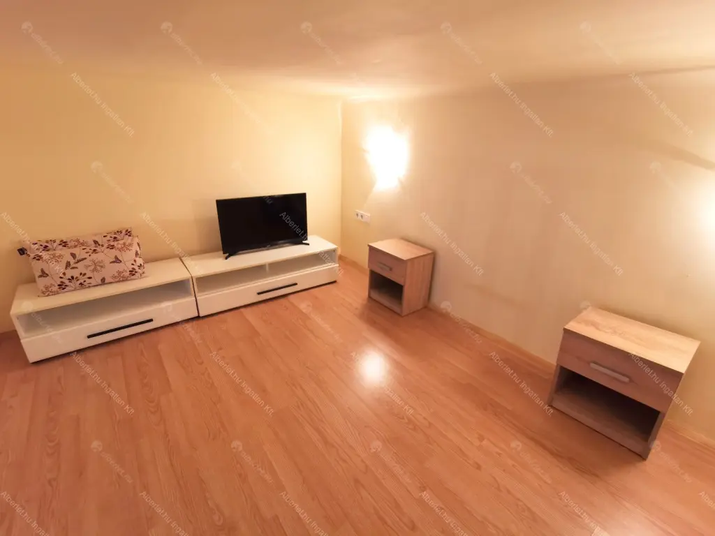 Kiadó albérlet 200000 Ft/hó áron: Budapest, VII. kerület  Nefelejcs utca. Mérete: 48 nm, 1 szobás | Alberlet.hu - 6705430