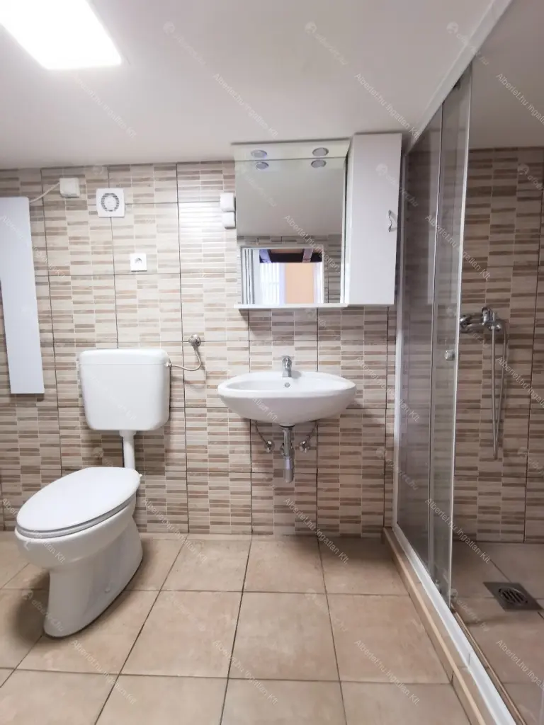 Kiadó albérlet 200000 Ft/hó áron: Budapest, VII. kerület  Nefelejcs utca. Mérete: 48 nm, 1 szobás | Alberlet.hu - 6705433