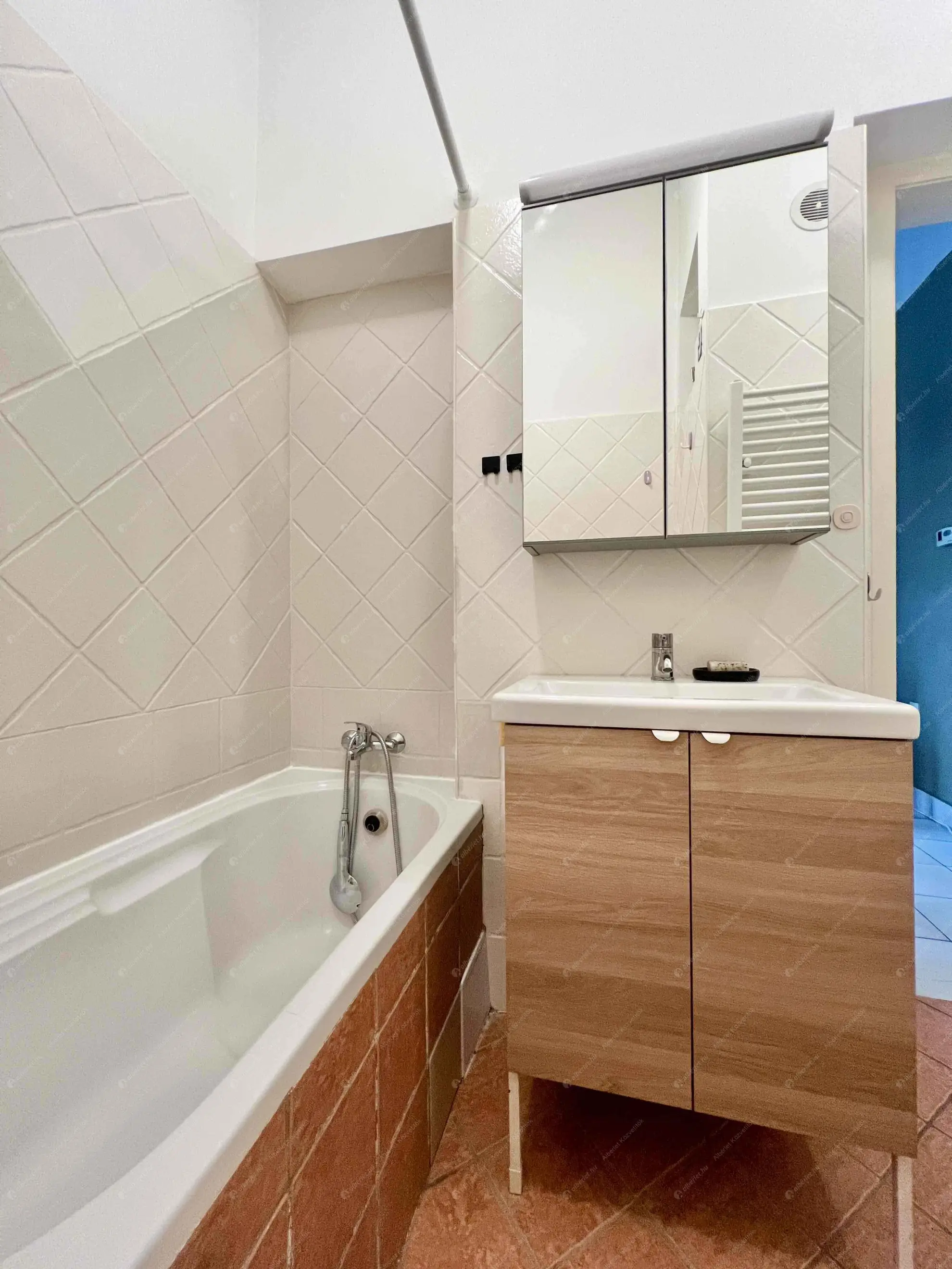 Kiadó albérlet 260000 Ft/hó áron: Budapest, VII. kerület  Péterfy Sándor utca. Mérete: 70 nm, 2 szobás | Alberlet.hu - 6631142