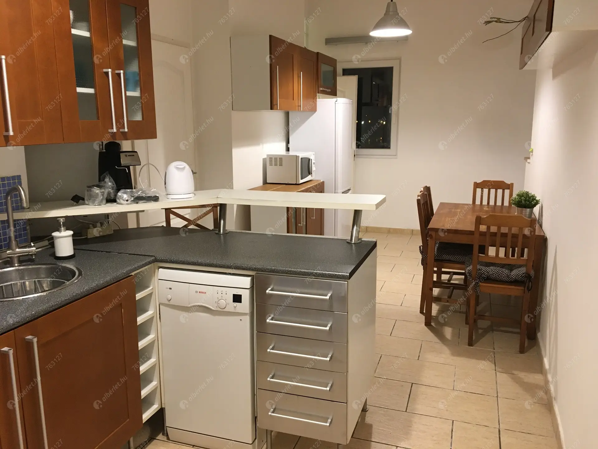 Kiadó albérlet 140000 Ft/hó áron: Budapest, VII. kerület  Rákóczi út. Mérete: 110 nm, 4 szobás | Alberlet.hu - 6491761