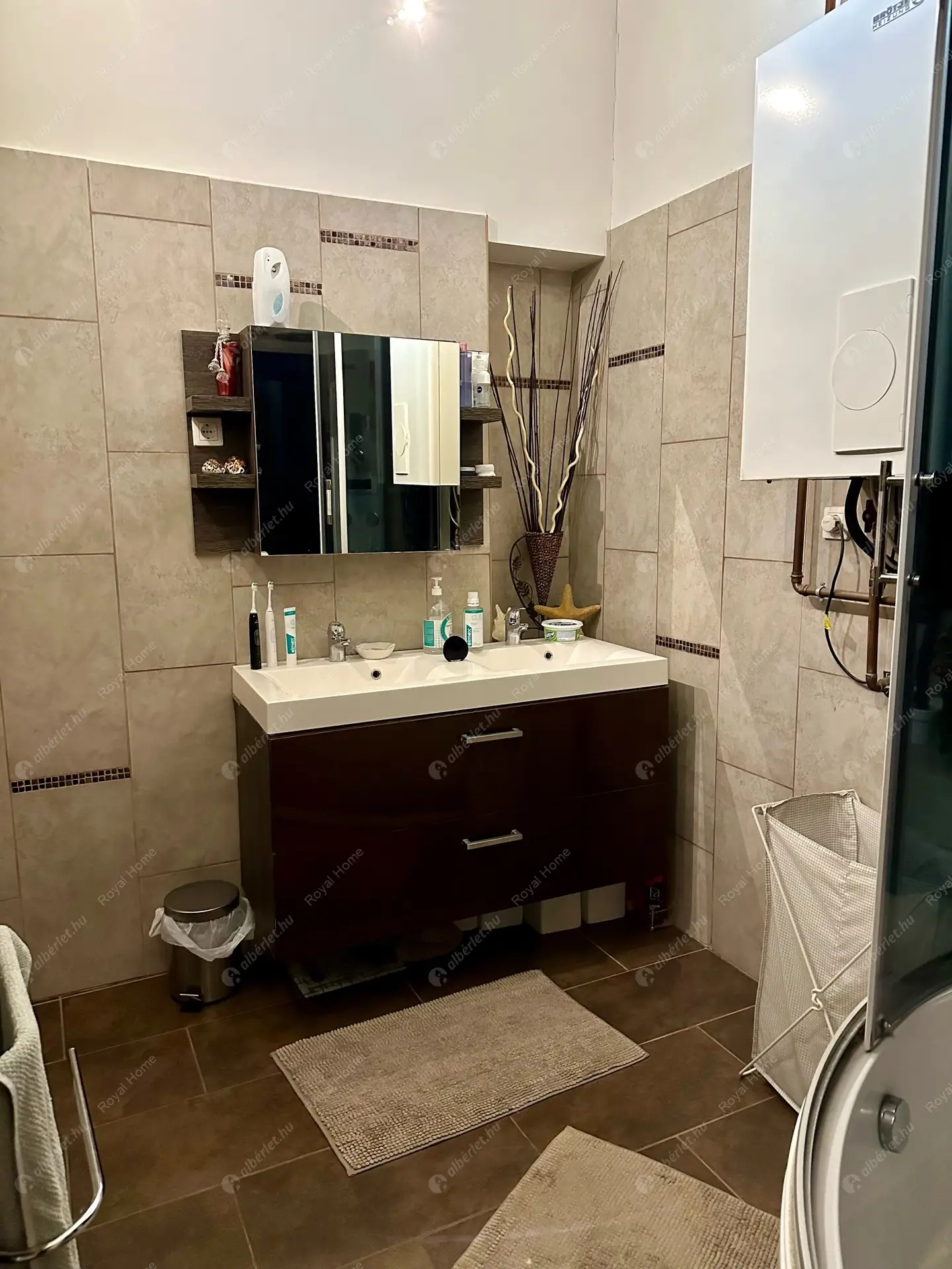 Kiadó albérlet 330000 Ft/hó áron: Budapest, VII. kerület  Rákóczi út. Mérete: 72 nm, 3 szobás | Alberlet.hu - 6172589