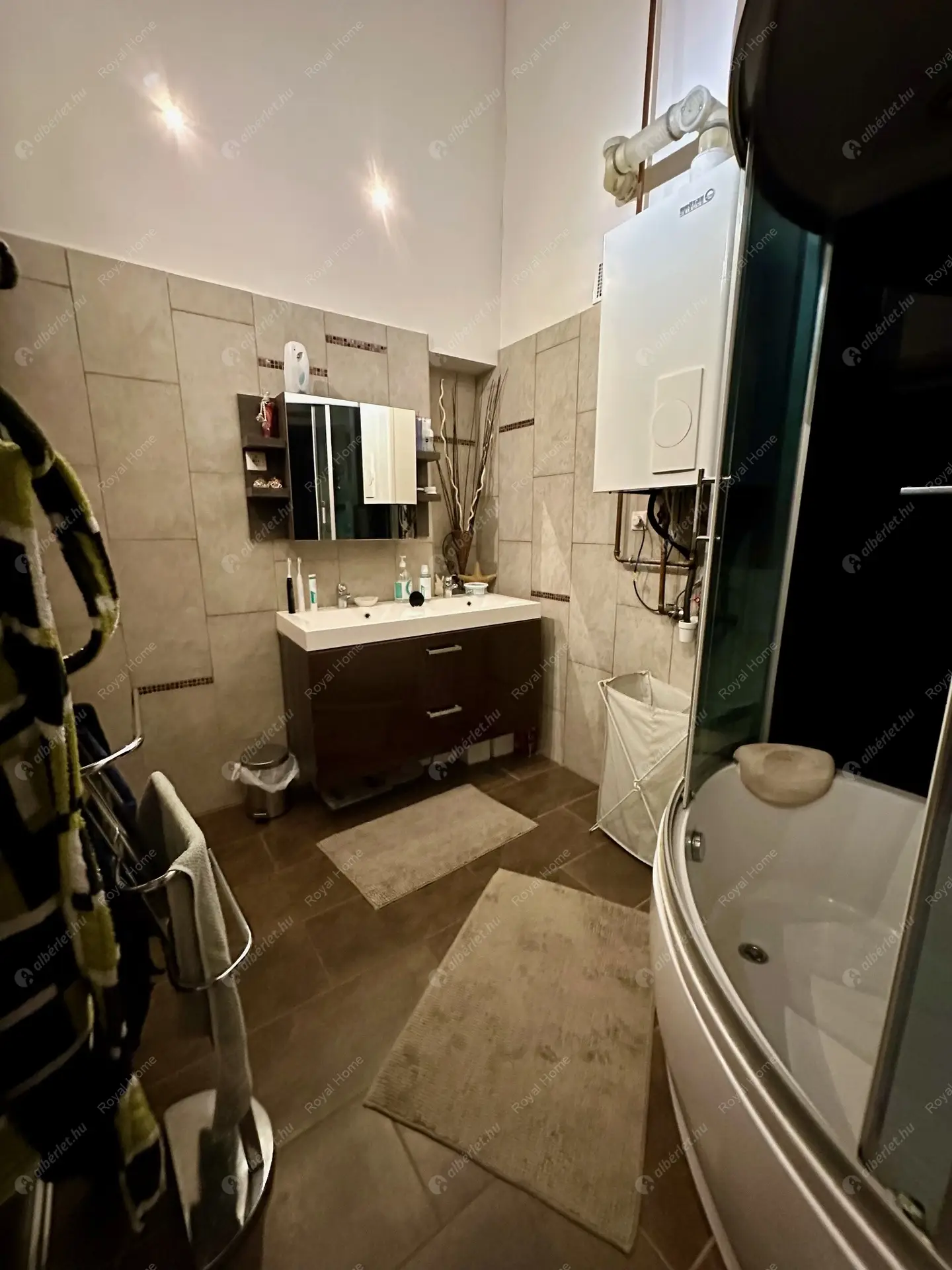 Kiadó albérlet 330000 Ft/hó áron: Budapest, VII. kerület  Rákóczi út. Mérete: 72 nm, 3 szobás | Alberlet.hu - 6172590