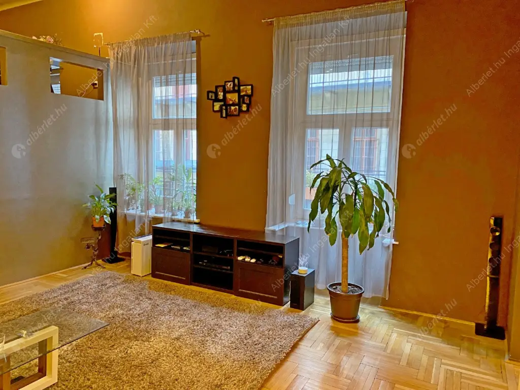 Kiadó albérlet 330000 Ft/hó áron: Budapest, VII. kerület  Rákóczi út. Mérete: 72 nm, 3 szobás | Alberlet.hu - 6583935