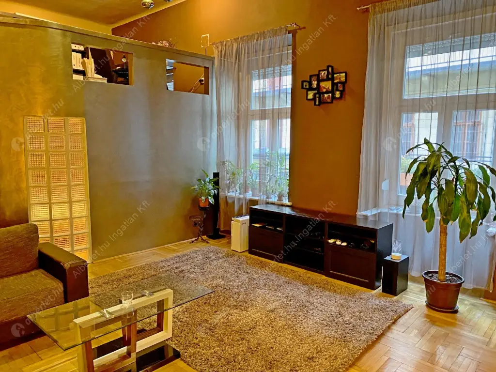 Kiadó albérlet 330000 Ft/hó áron: Budapest, VII. kerület  Rákóczi út. Mérete: 72 nm, 3 szobás | Alberlet.hu - 6583937