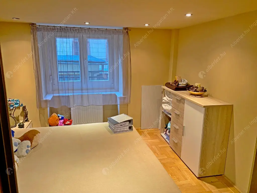 Kiadó albérlet 330000 Ft/hó áron: Budapest, VII. kerület  Rákóczi út. Mérete: 72 nm, 3 szobás | Alberlet.hu - 6583942