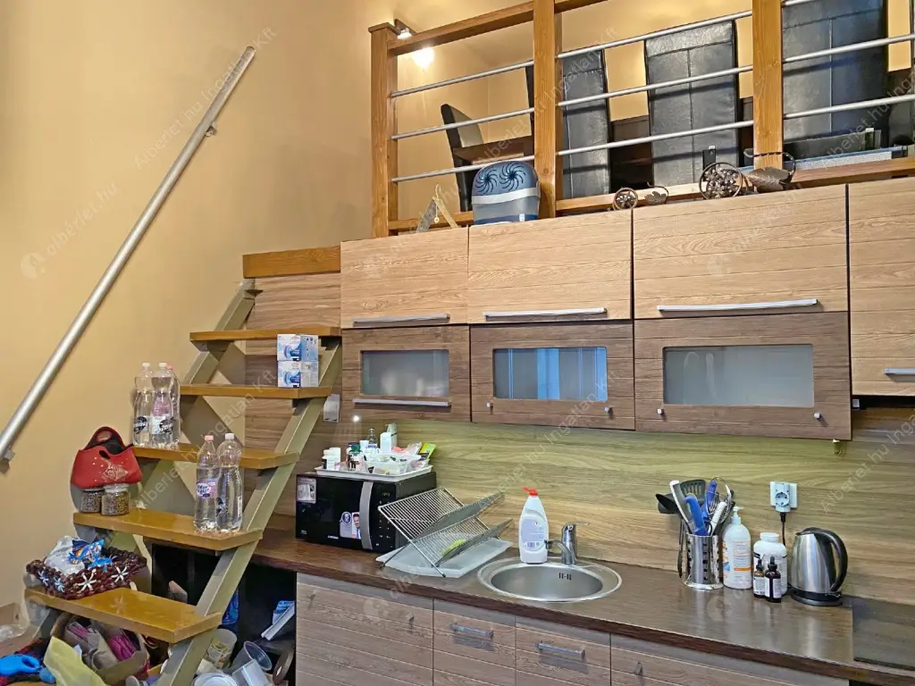 Kiadó albérlet 330000 Ft/hó áron: Budapest, VII. kerület  Rákóczi út. Mérete: 72 nm, 3 szobás | Alberlet.hu - 6583950