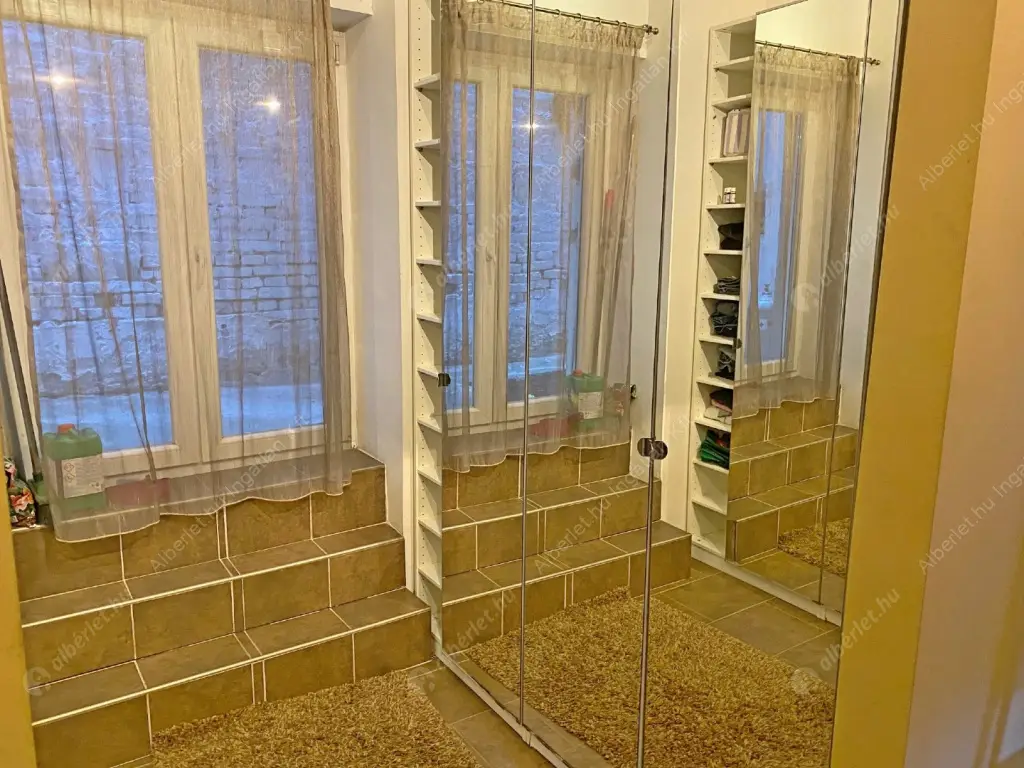 Kiadó albérlet 330000 Ft/hó áron: Budapest, VII. kerület  Rákóczi út. Mérete: 72 nm, 3 szobás | Alberlet.hu - 6583956