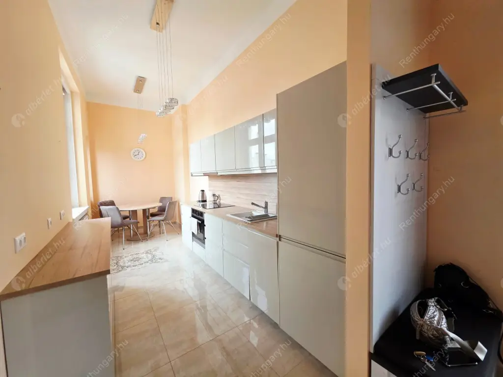 Kiadó albérlet 320000 Ft/hó áron: Budapest, VII. kerület  Rákóczi út. Mérete: 86 nm, 2 szobás | Alberlet.hu - 6570771