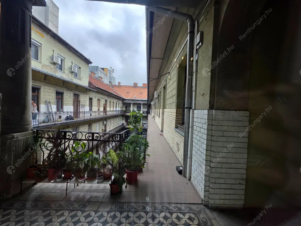 Kiadó albérlet 320000 Ft/hó áron: Budapest, VII. kerület  Rákóczi út. Mérete: 86 nm, 2 szobás | Alberlet.hu - 6585417