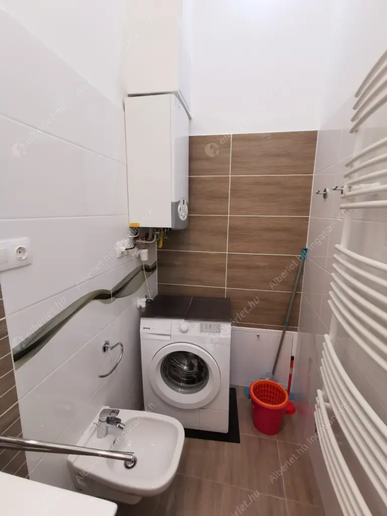 Kiadó albérlet 215000 Ft/hó áron: Budapest, VII. kerület  Rejtő Jenő utca. Mérete: 42 nm, 1 szobás | Alberlet.hu - 6075778