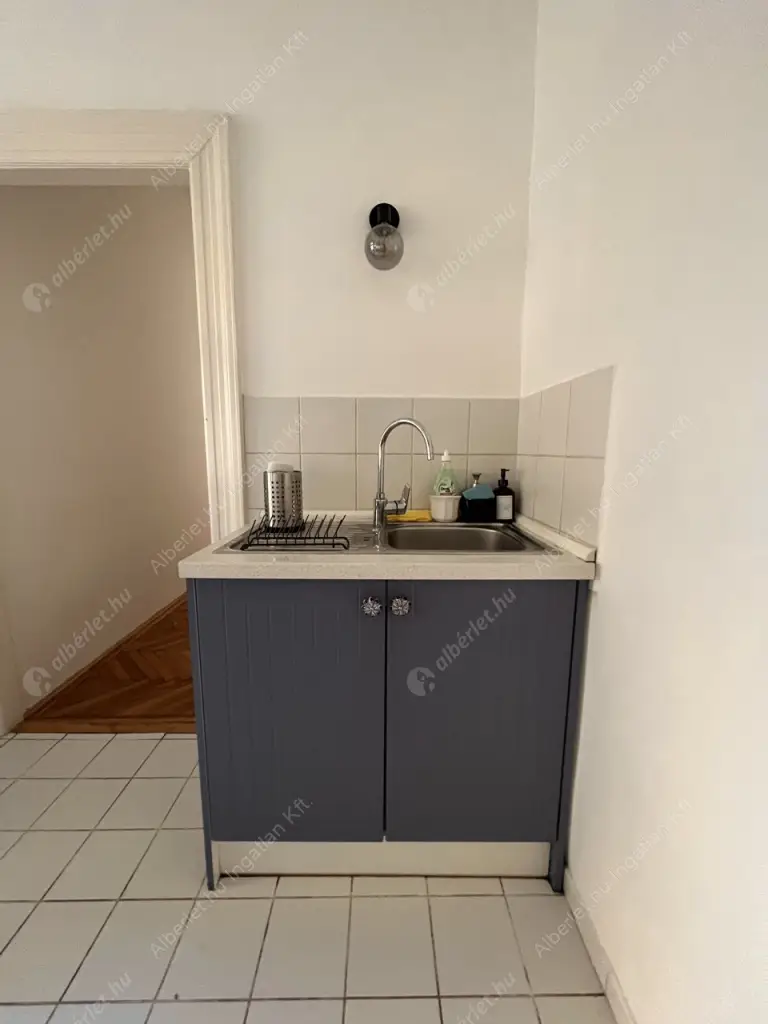 Kiadó albérlet 269000 Ft/hó áron: Budapest, VII. kerület  Rejtő Jenő utca. Mérete: 70 nm, 2 szobás | Alberlet.hu - 6605357