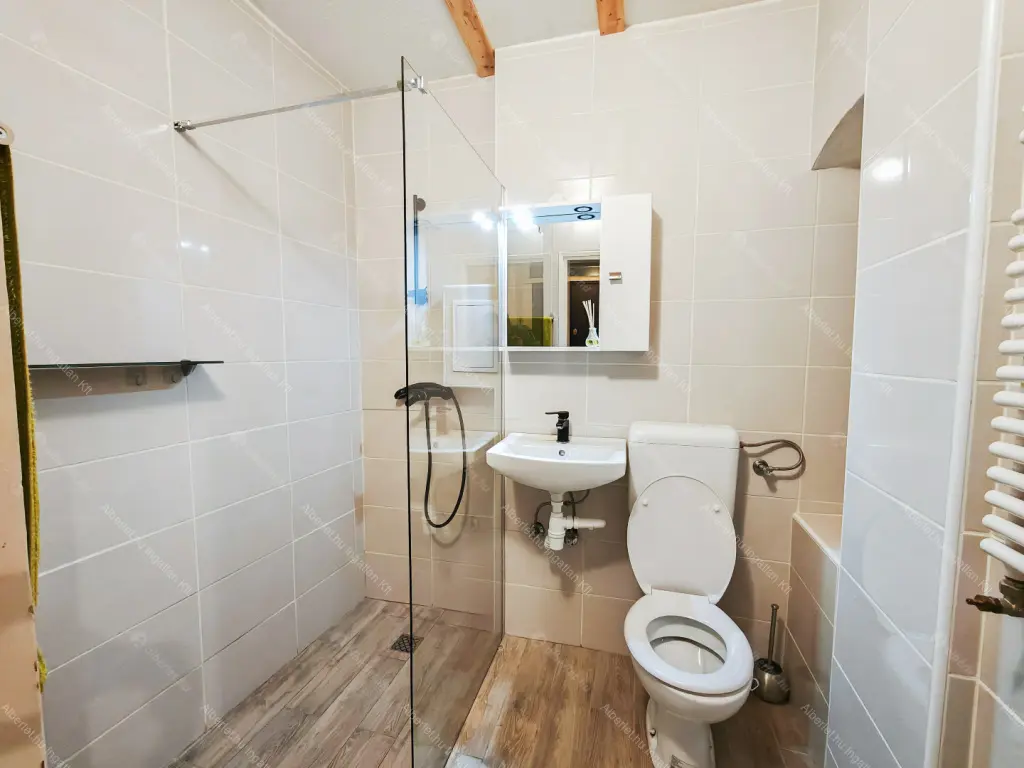 Kiadó albérlet 300000 Ft/hó áron: Budapest, VII. kerület  Rottenbiller utca. Mérete: 49 nm, 2 szobás | Alberlet.hu - 6694195