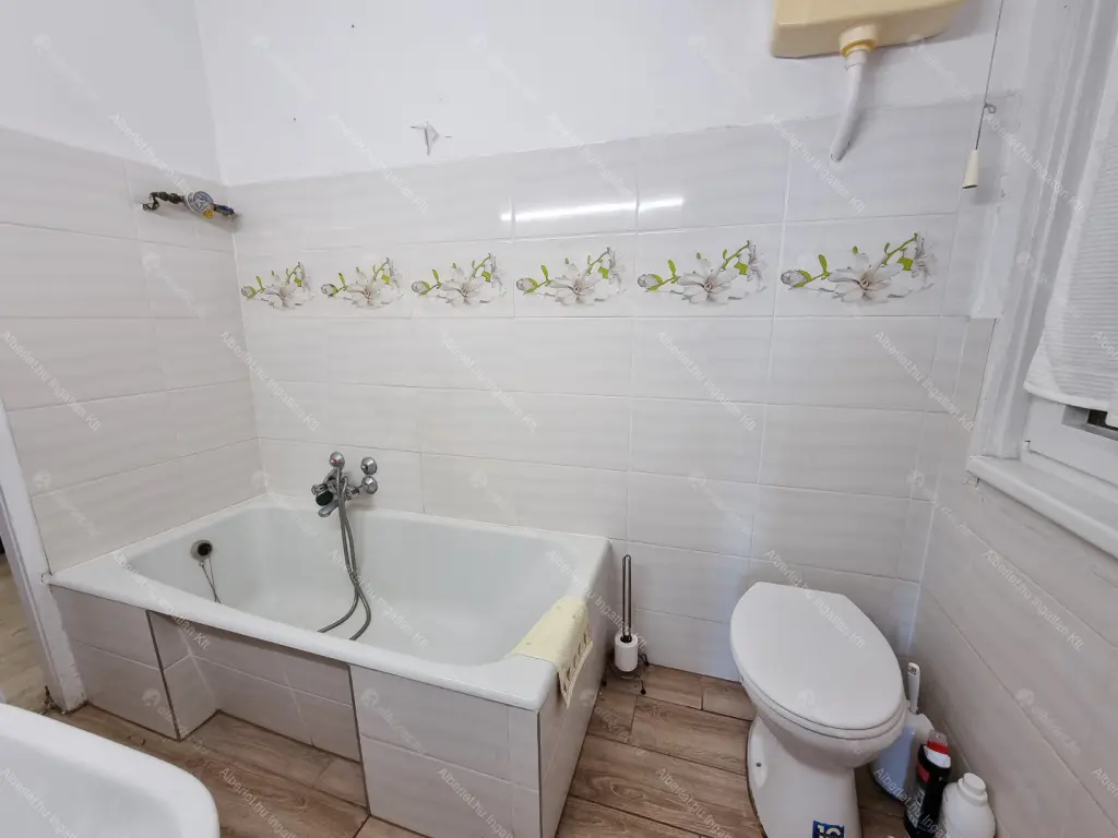 Kiadó albérlet 273000 Ft/hó áron: Budapest, VII. kerület  Rottenbiller utca. Mérete: 61 nm, 2 szobás | Alberlet.hu - 6685565