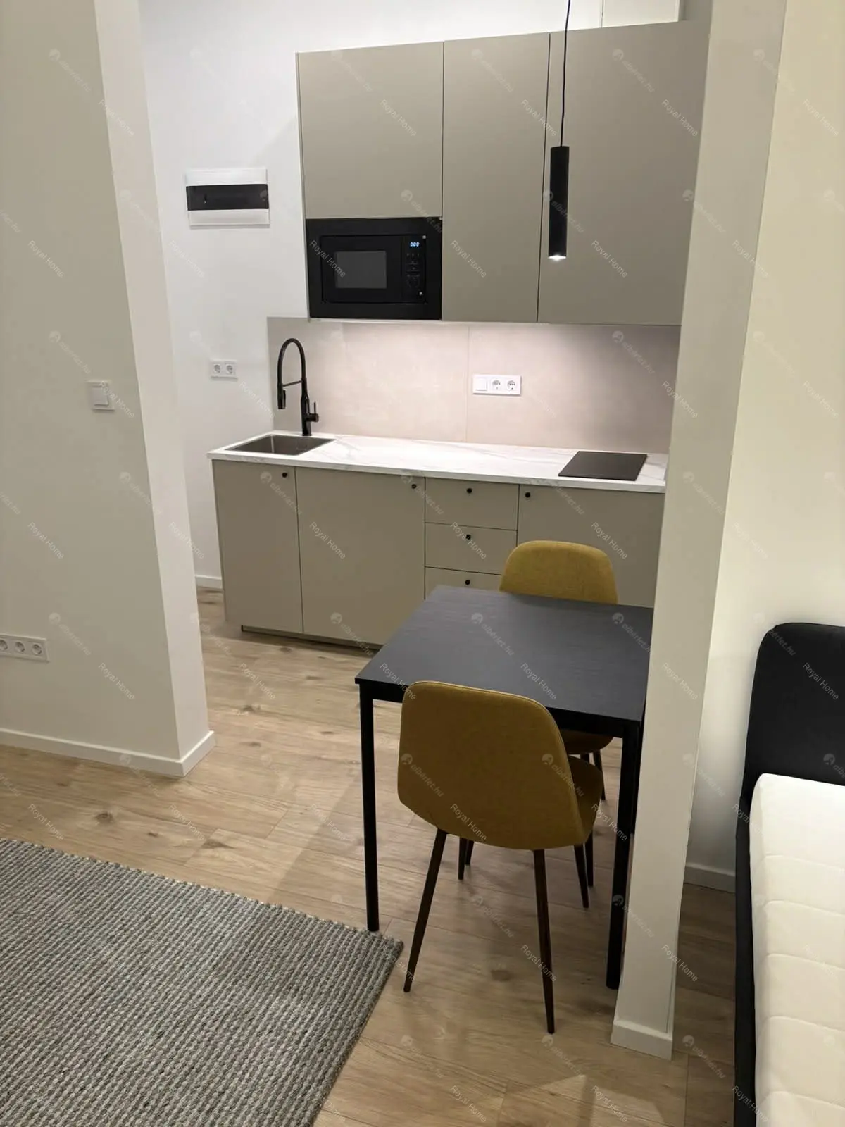 Kiadó albérlet 200000 Ft/hó áron: Budapest, VII. kerület  Szövetség utca. Mérete: 20 nm, 1 szobás | Alberlet.hu - 6703624