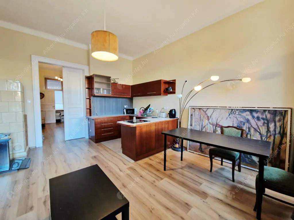 Kiadó albérlet 270000 Ft/hó áron: Budapest, VII. kerület  Thököly út. Mérete: 60 nm, 1 szobás | Alberlet.hu - 6584715