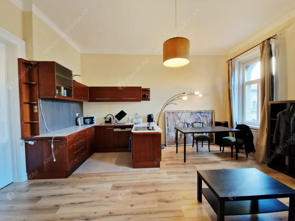 Kiadó albérlet 270000 Ft/hó áron: Budapest, VII. kerület  Thököly út. Mérete: 60 nm, 1 szobás | Alberlet.hu - 6584718