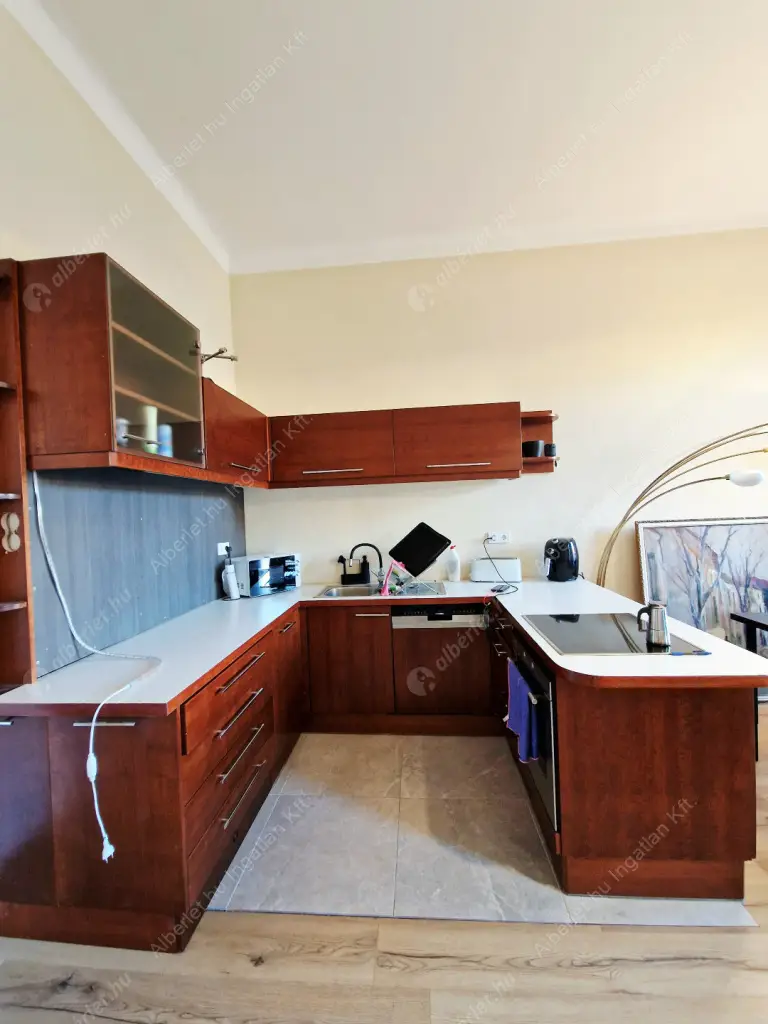 Kiadó albérlet 270000 Ft/hó áron: Budapest, VII. kerület  Thököly út. Mérete: 60 nm, 1 szobás | Alberlet.hu - 6584720