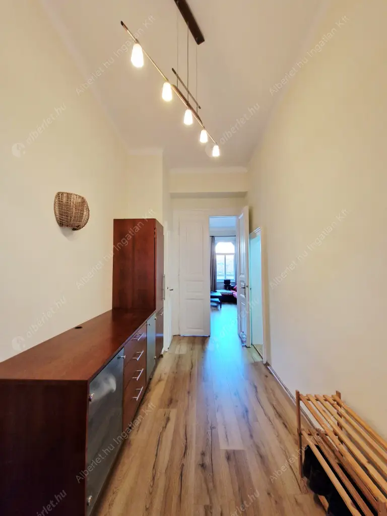 Kiadó albérlet 270000 Ft/hó áron: Budapest, VII. kerület  Thököly út. Mérete: 60 nm, 1 szobás | Alberlet.hu - 6639394