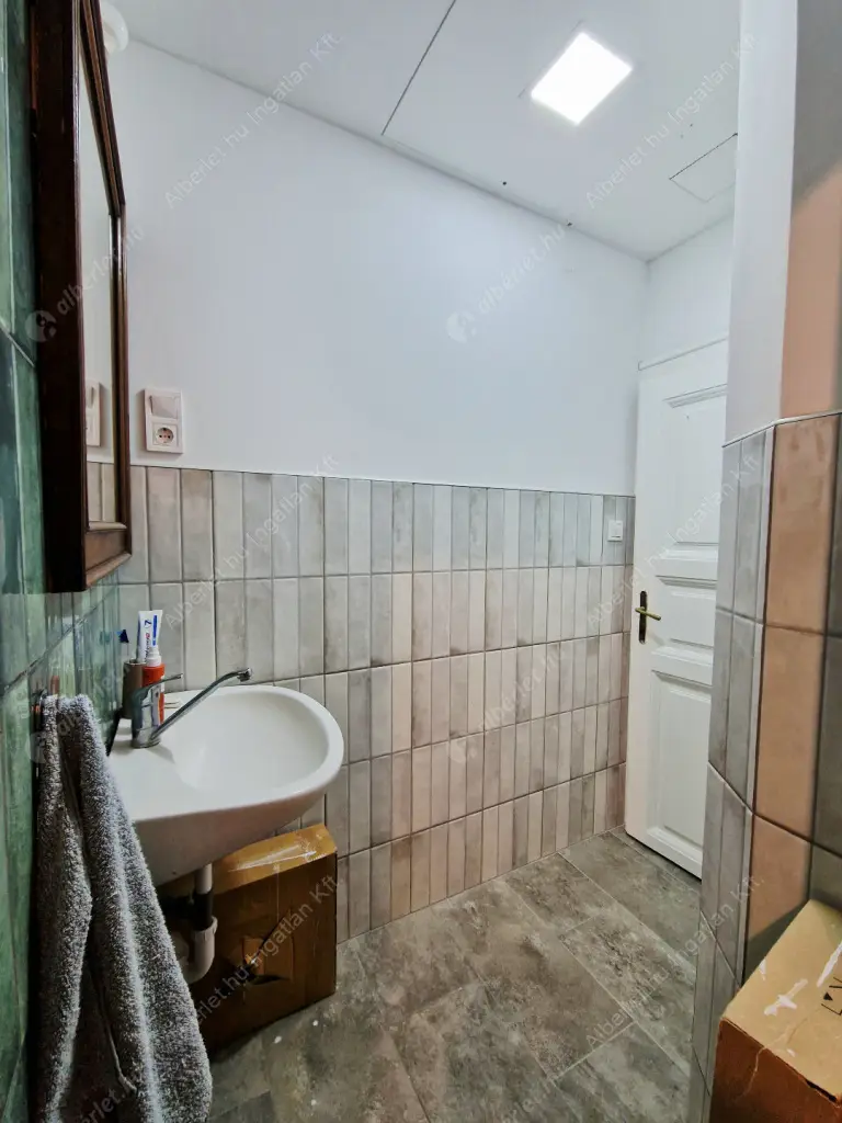 Kiadó albérlet 270000 Ft/hó áron: Budapest, VII. kerület  Thököly út. Mérete: 60 nm, 1 szobás | Alberlet.hu - 6639404