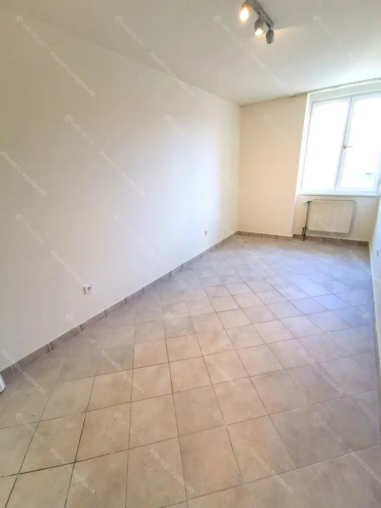 Kiadó albérlet 280000 Ft/hó áron: Budapest, VII. kerület  Thököly út. Mérete: 69 nm, 3 szobás | Alberlet.hu - 6657976