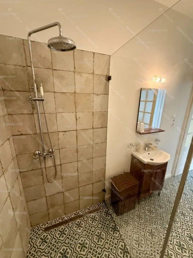 Kiadó albérlet 350000 Ft/hó áron: Budapest, VII. kerület  Thököly út. Mérete: 91 nm, 3 szobás | Alberlet.hu - 6679236