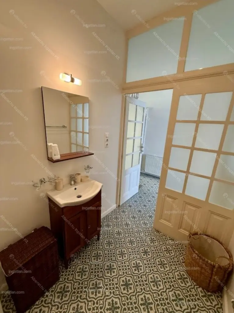 Kiadó albérlet 350000 Ft/hó áron: Budapest, VII. kerület  Thököly út. Mérete: 91 nm, 3 szobás | Alberlet.hu - 6679238