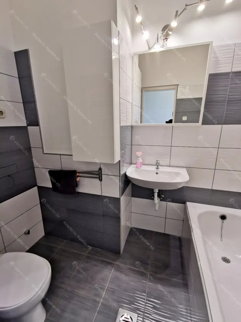 Kiadó albérlet 260000 Ft/hó áron: Budapest, VII. kerület  Vörösmarty utca. Mérete: 58 nm, 2 szobás | Alberlet.hu - 6670939