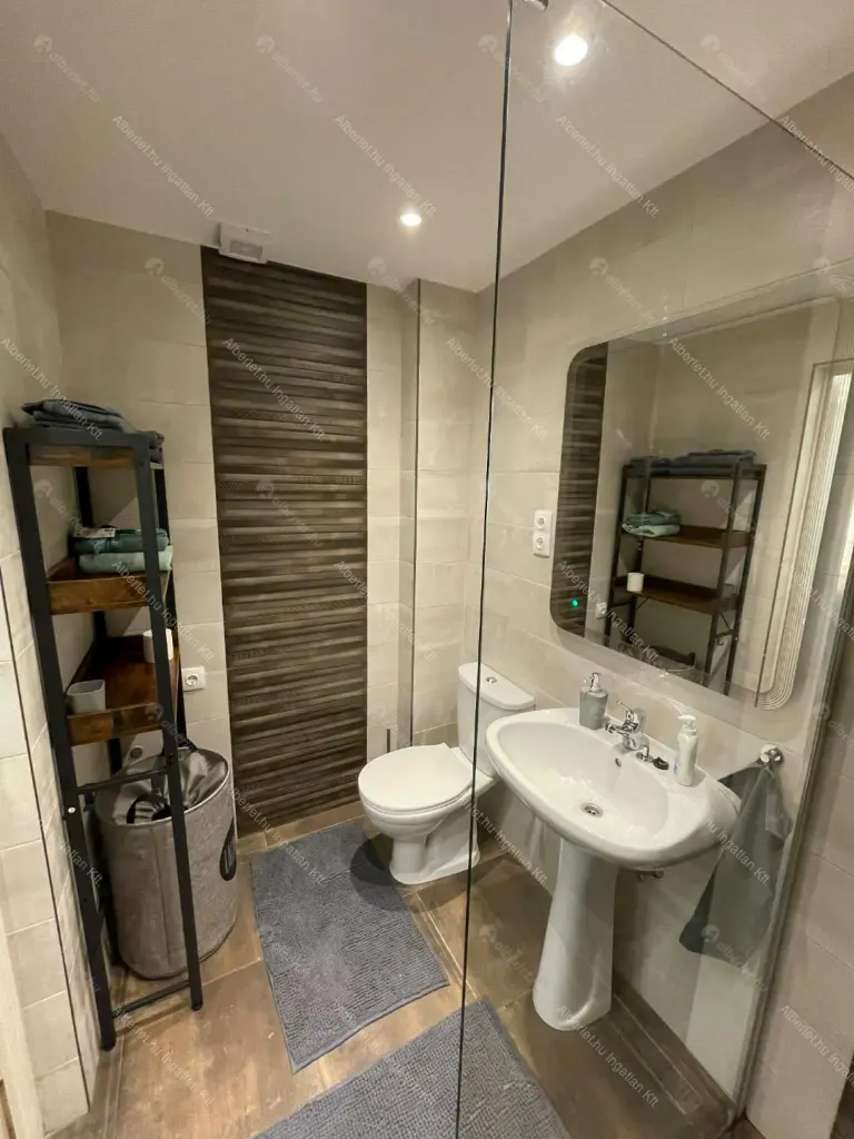 Kiadó albérlet 320000 Ft/hó áron: Budapest, VII. kerület  Wesselényi utca. Mérete: 38 nm, 1 szobás | Alberlet.hu - 6668241