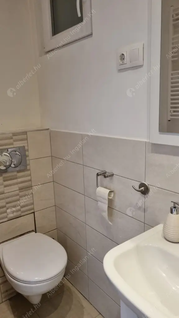 Kiadó albérlet 250000 Ft/hó áron: Budapest, VII. kerület  Wesselényi utca. Mérete: 54 nm, 1 szobás | Alberlet.hu - 6573203