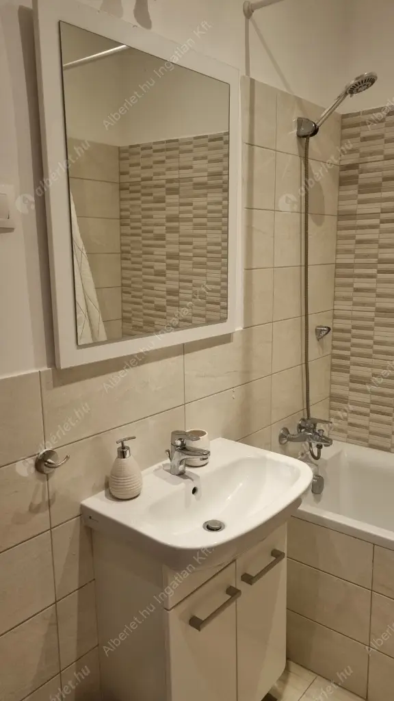 Kiadó albérlet 250000 Ft/hó áron: Budapest, VII. kerület  Wesselényi utca. Mérete: 54 nm, 1 szobás | Alberlet.hu - 6573206