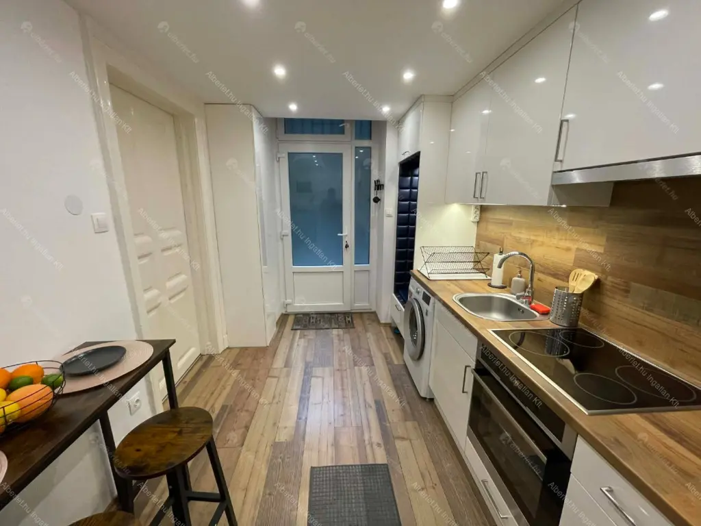 Kiadó albérlet 290000 Ft/hó áron: Budapest, VII. kerület  Wesselényi utca. Mérete: 65 nm, 1 szobás | Alberlet.hu - 6671484