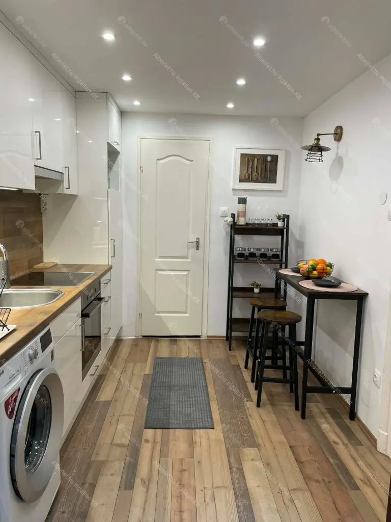 Kiadó albérlet 290000 Ft/hó áron: Budapest, VII. kerület  Wesselényi utca. Mérete: 65 nm, 1 szobás | Alberlet.hu - 6671485