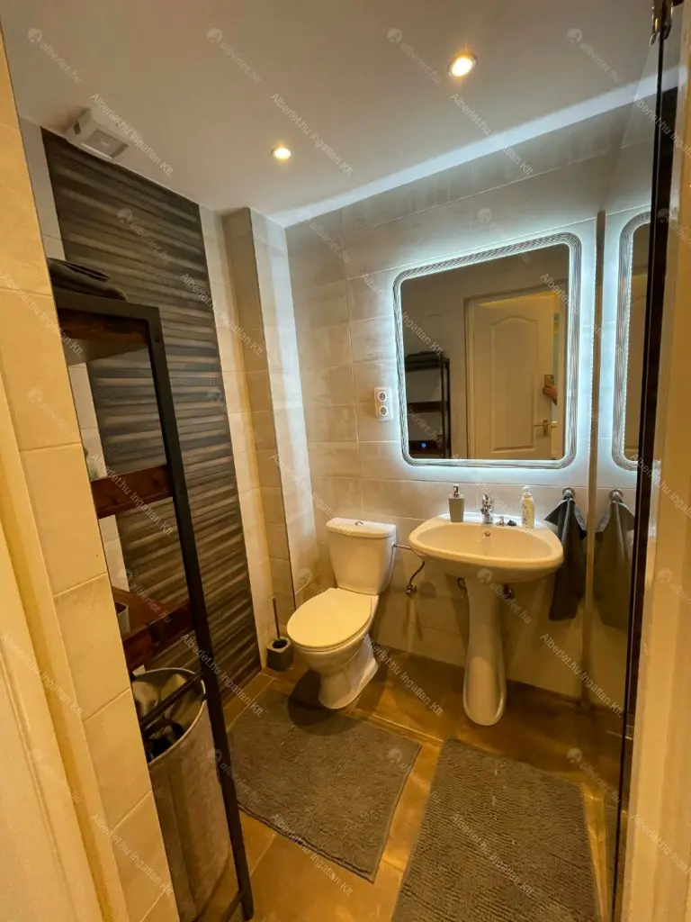 Kiadó albérlet 290000 Ft/hó áron: Budapest, VII. kerület  Wesselényi utca. Mérete: 65 nm, 1 szobás | Alberlet.hu - 6671490