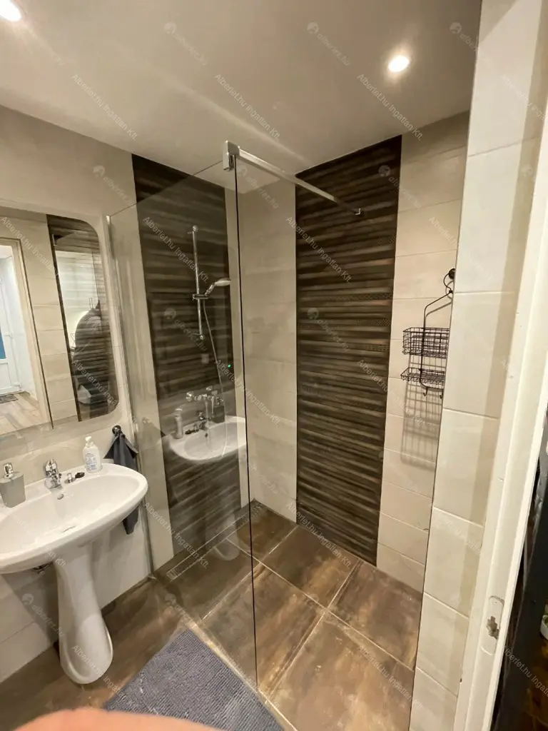 Kiadó albérlet 290000 Ft/hó áron: Budapest, VII. kerület  Wesselényi utca. Mérete: 65 nm, 1 szobás | Alberlet.hu - 6695334