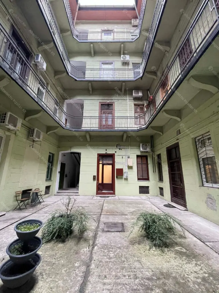 Kiadó albérlet 290000 Ft/hó áron: Budapest, VII. kerület  Wesselényi utca. Mérete: 65 nm, 1 szobás | Alberlet.hu - 6695347