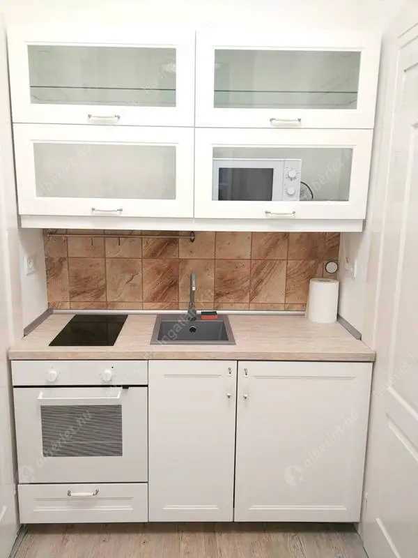 Kiadó albérlet 190000 Ft/hó áron: Budapest, VIII. kerület  Alföldi utca. Mérete: 38 nm, 1 szobás | Alberlet.hu - 6559831