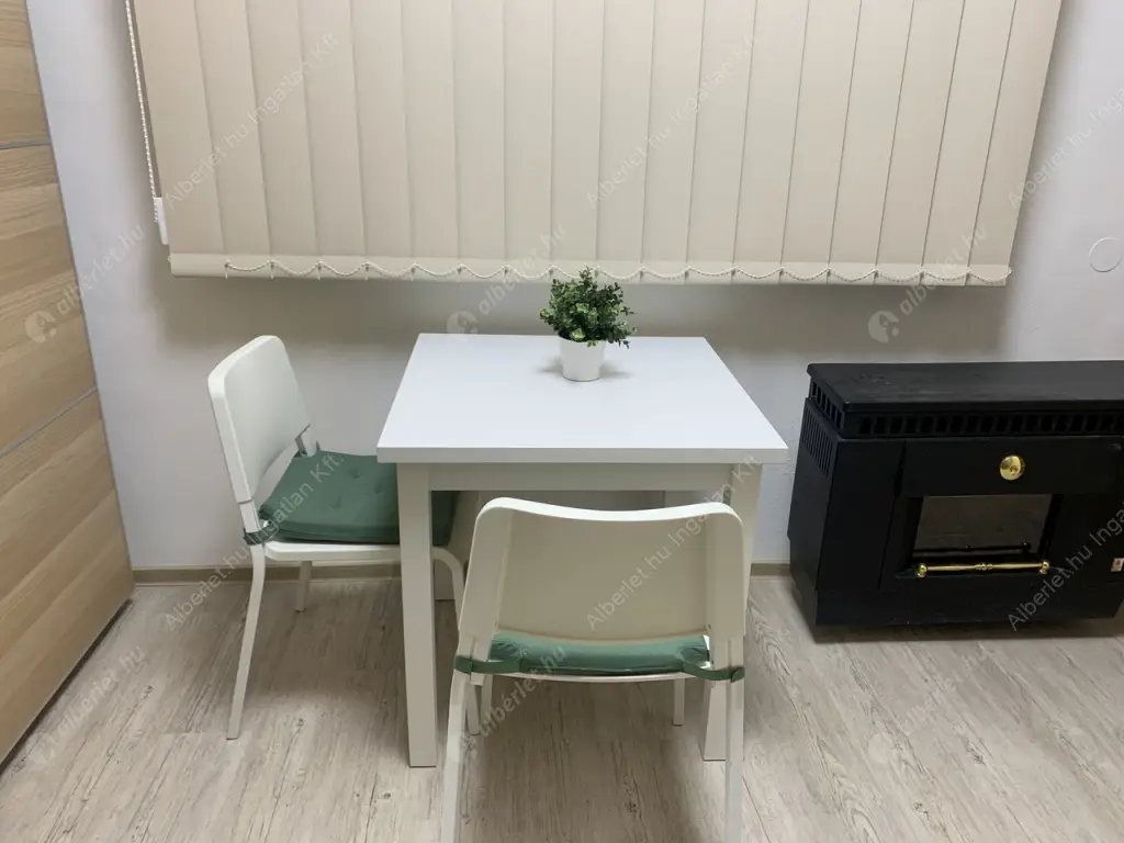 Kiadó albérlet 180000 Ft/hó áron: Budapest, VIII. kerület  Alföldi utca. Mérete: 38 nm, 1 szobás | Alberlet.hu - 6620174