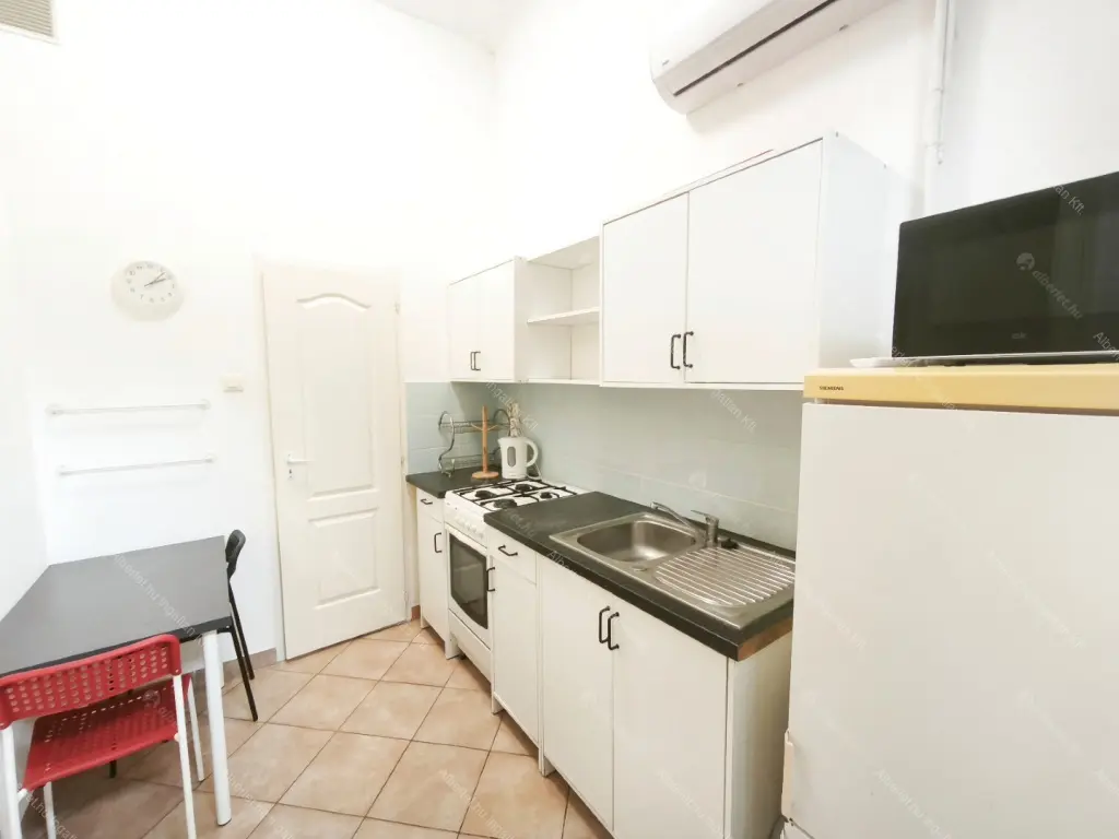 Kiadó albérlet 170000 Ft/hó áron: Budapest, VIII. kerület  Baross utca. Mérete: 25 nm, 1 szobás | Alberlet.hu - 6679031