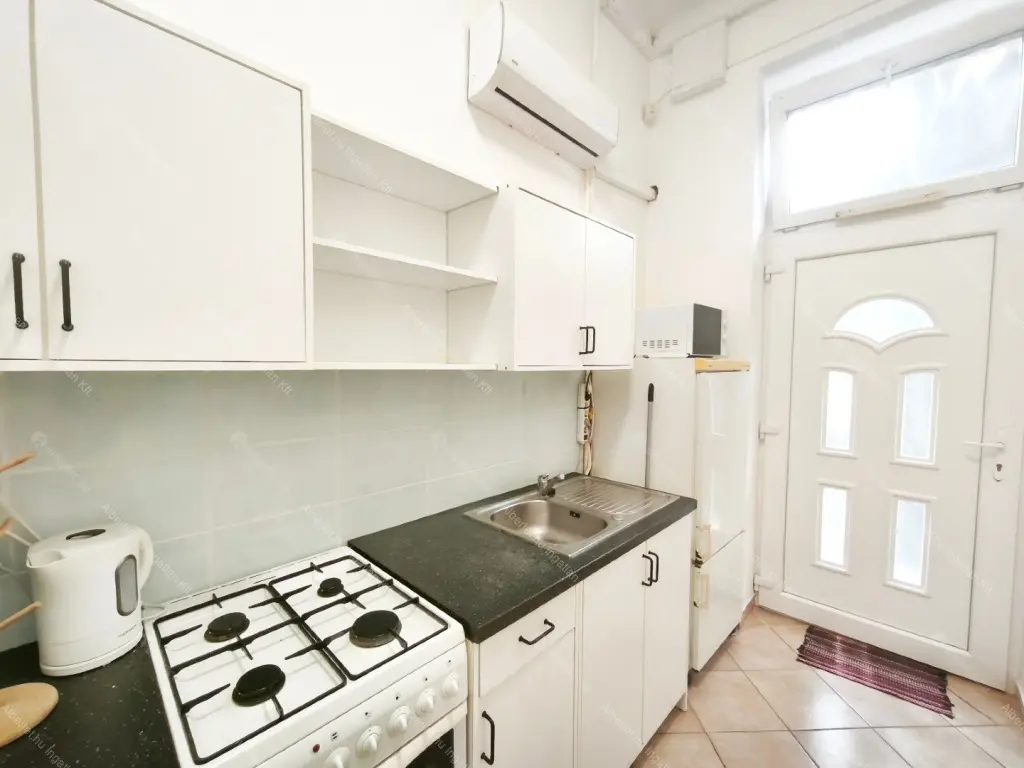 Kiadó albérlet 170000 Ft/hó áron: Budapest, VIII. kerület  Baross utca. Mérete: 25 nm, 1 szobás | Alberlet.hu - 6679032