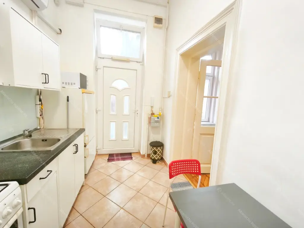 Kiadó albérlet 170000 Ft/hó áron: Budapest, VIII. kerület  Baross utca. Mérete: 25 nm, 1 szobás | Alberlet.hu - 6679033