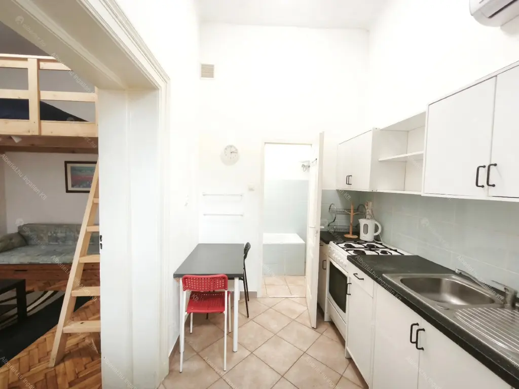 Kiadó albérlet 170000 Ft/hó áron: Budapest, VIII. kerület  Baross utca. Mérete: 25 nm, 1 szobás | Alberlet.hu - 6679037