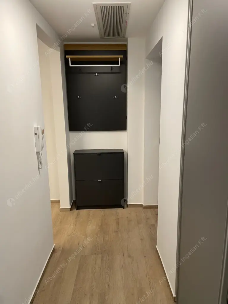 Kiadó albérlet 280000 Ft/hó áron: Budapest, VIII. kerület  Baross utca. Mérete: 32 nm, 1 szobás | Alberlet.hu - 6514897