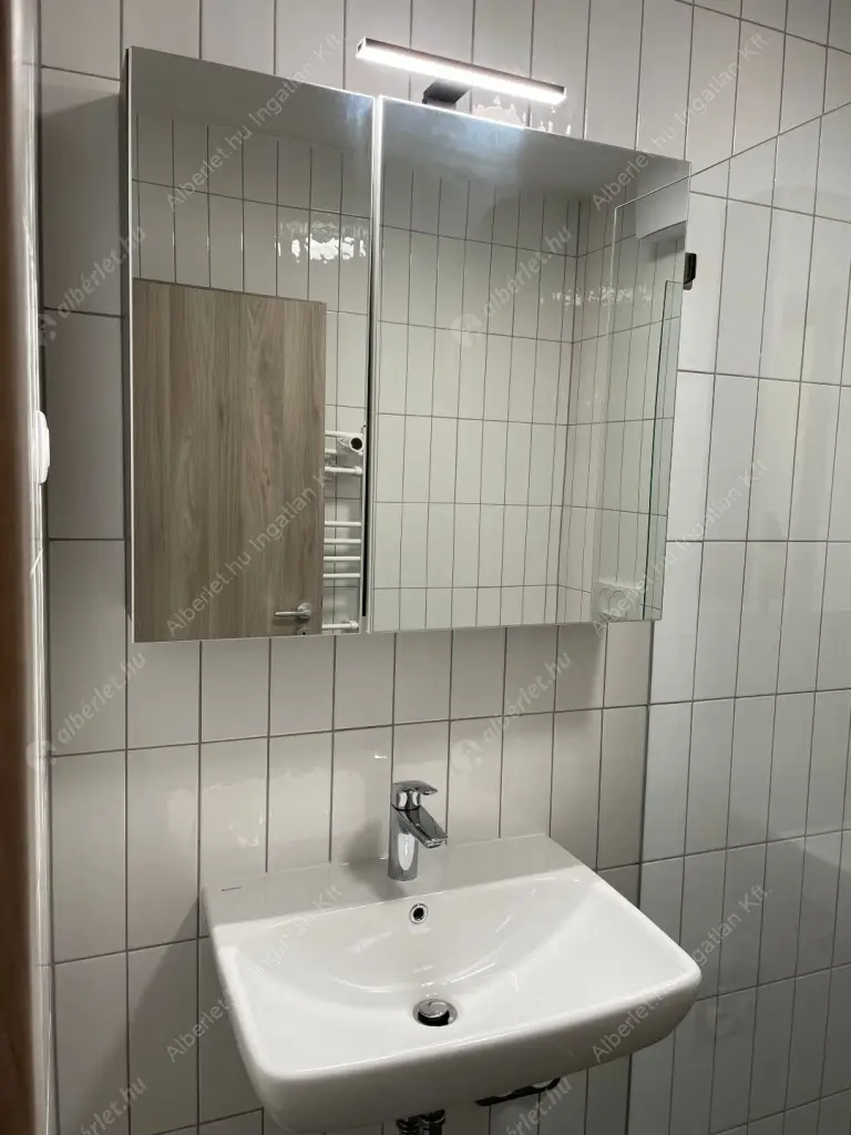 Kiadó albérlet 280000 Ft/hó áron: Budapest, VIII. kerület  Baross utca. Mérete: 32 nm, 1 szobás | Alberlet.hu - 6514899