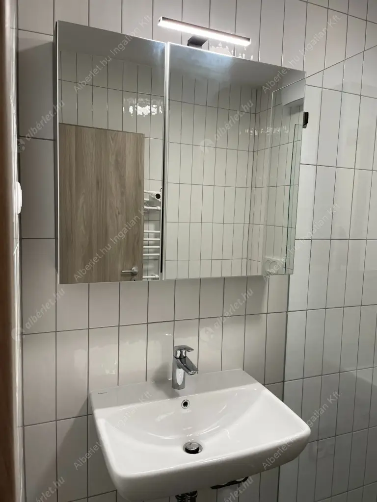 Kiadó albérlet 280000 Ft/hó áron: Budapest, VIII. kerület  Baross utca. Mérete: 32 nm, 1 szobás | Alberlet.hu - 6514908