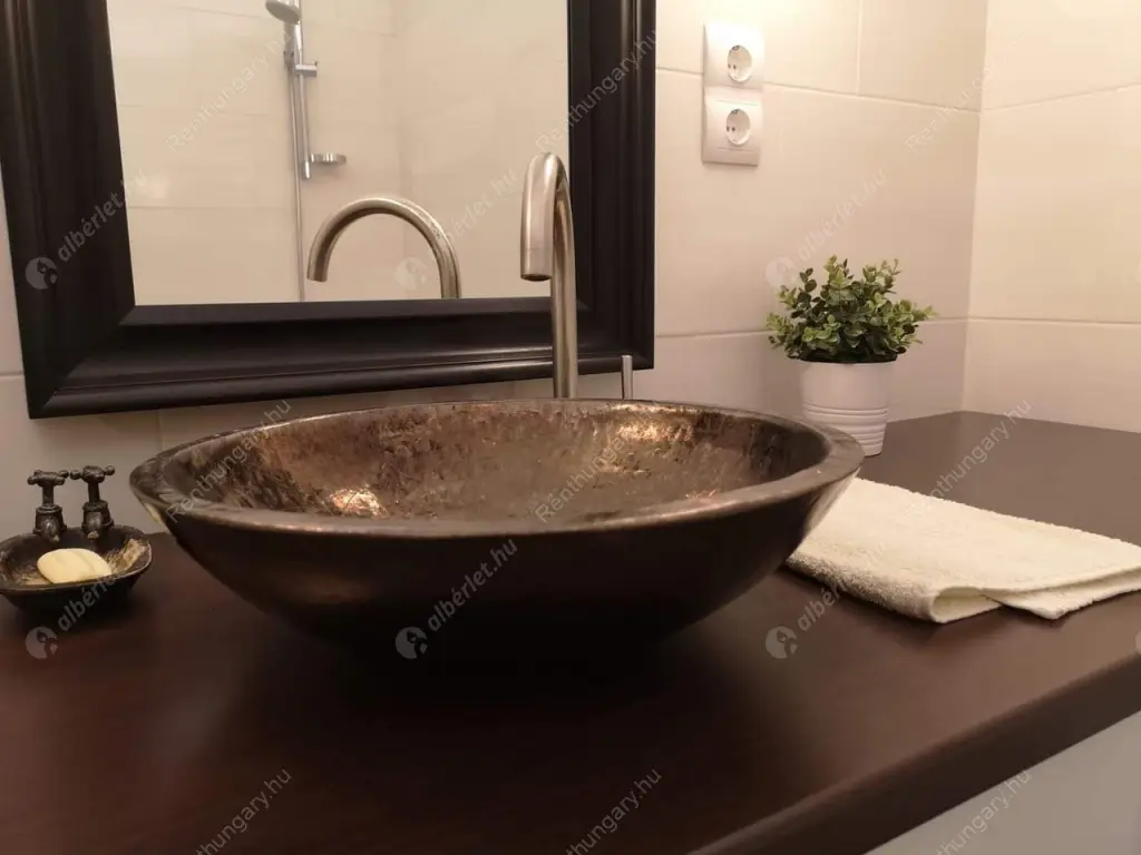 Kiadó albérlet 220000 Ft/hó áron: Budapest, VIII. kerület  Baross utca. Mérete: 44 nm, 2 szobás | Alberlet.hu - 6569001