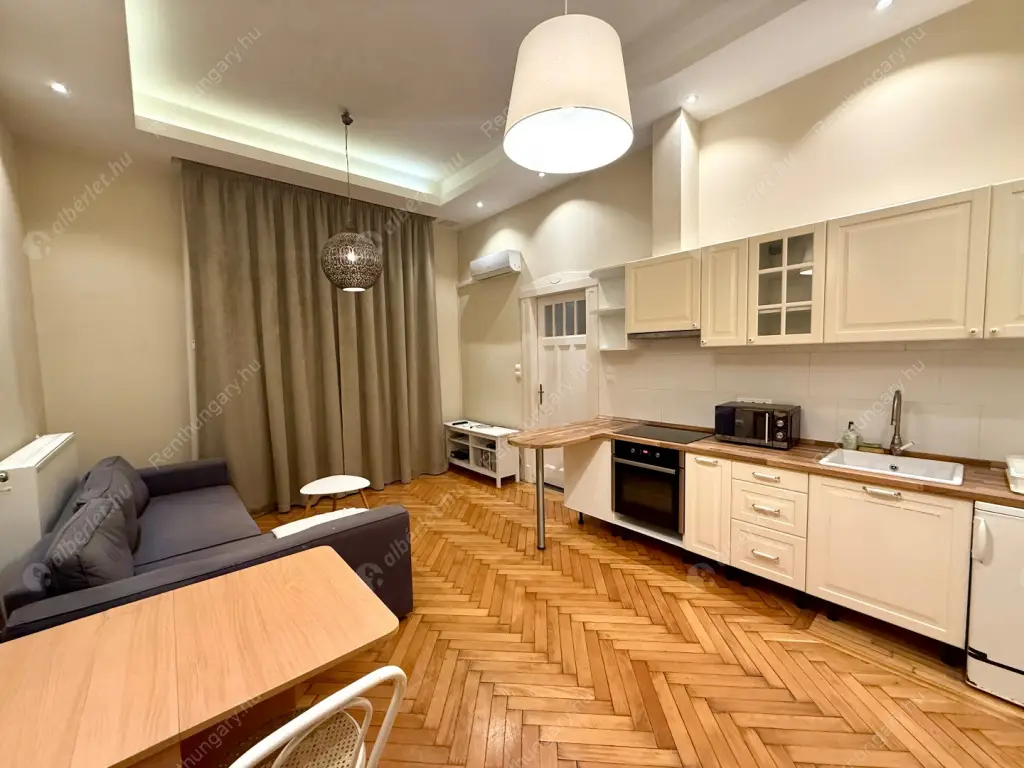 Kiadó albérlet 200000 Ft/hó áron: Budapest, VIII. kerület  Baross utca. Mérete: 44 nm, 2 szobás | Alberlet.hu - 6596585