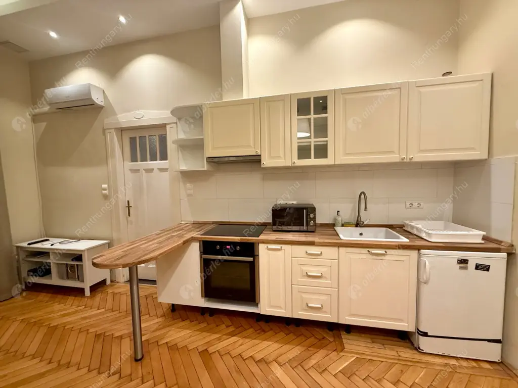 Kiadó albérlet 200000 Ft/hó áron: Budapest, VIII. kerület  Baross utca. Mérete: 44 nm, 2 szobás | Alberlet.hu - 6596592