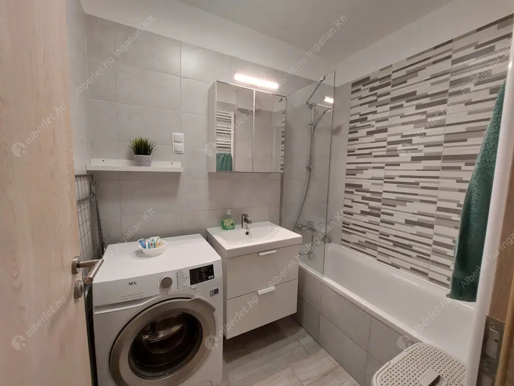 Kiadó albérlet 310000 Ft/hó áron: Budapest, VIII. kerület  Bérkocsis utca. Mérete: 45 nm, 2 szobás | Alberlet.hu - 6632258