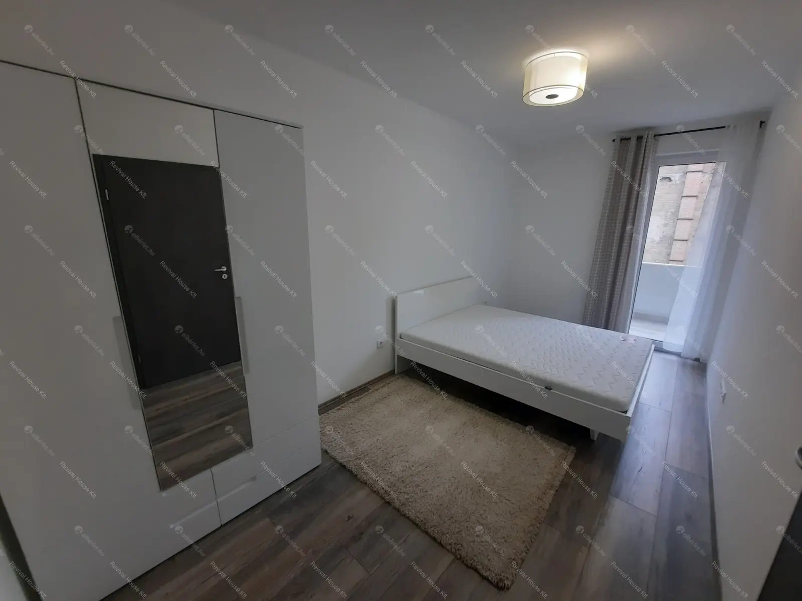 Kiadó albérlet 289000 Ft/hó áron: Budapest, VIII. kerület  Bezerédj utca. Mérete: 55 nm, 2 szobás | Alberlet.hu - 5791824